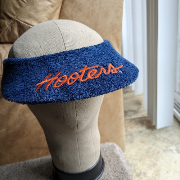 Hooters visor - Picture 4 of 4